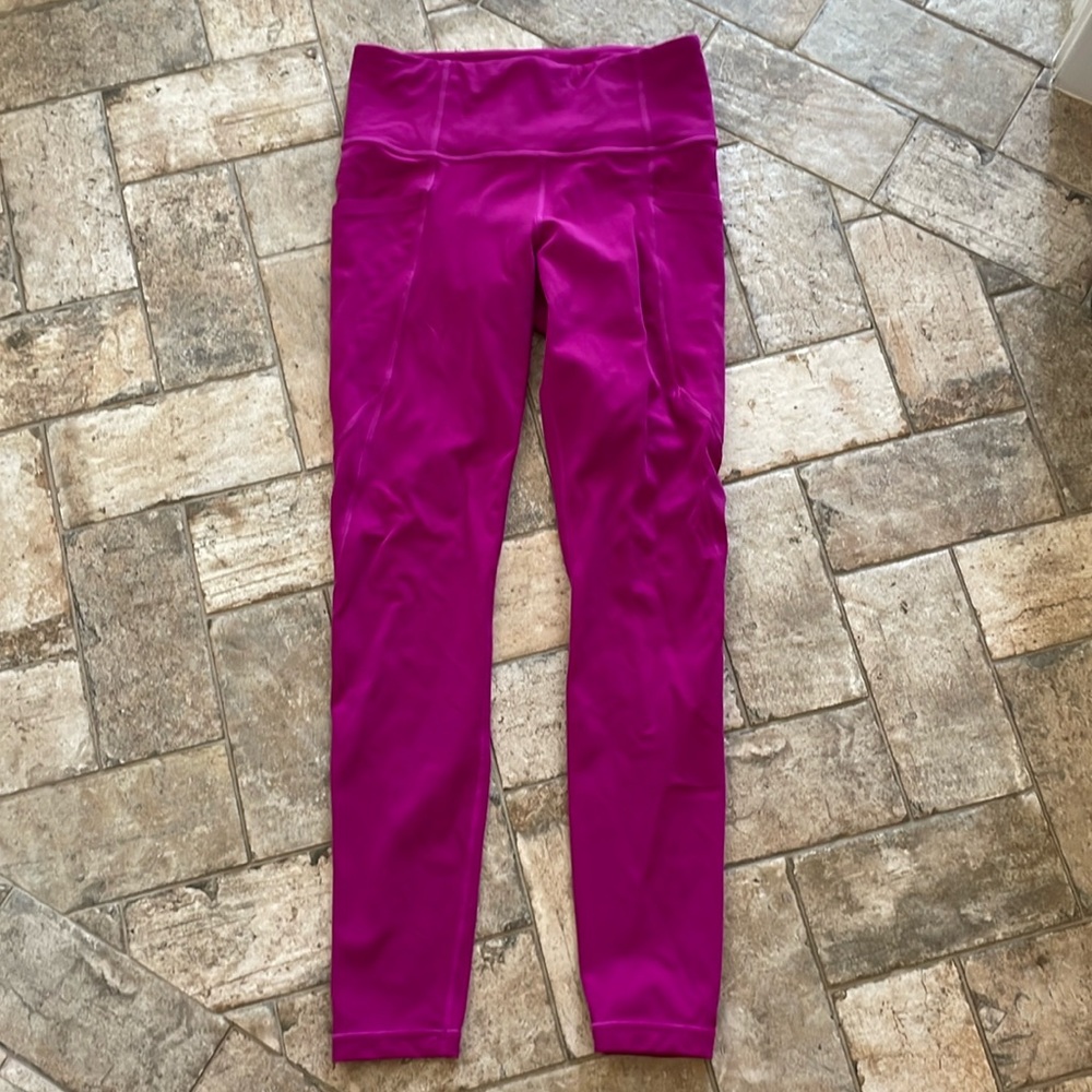 Athleta stash pocket salutation tight with powervita fabric. Small
